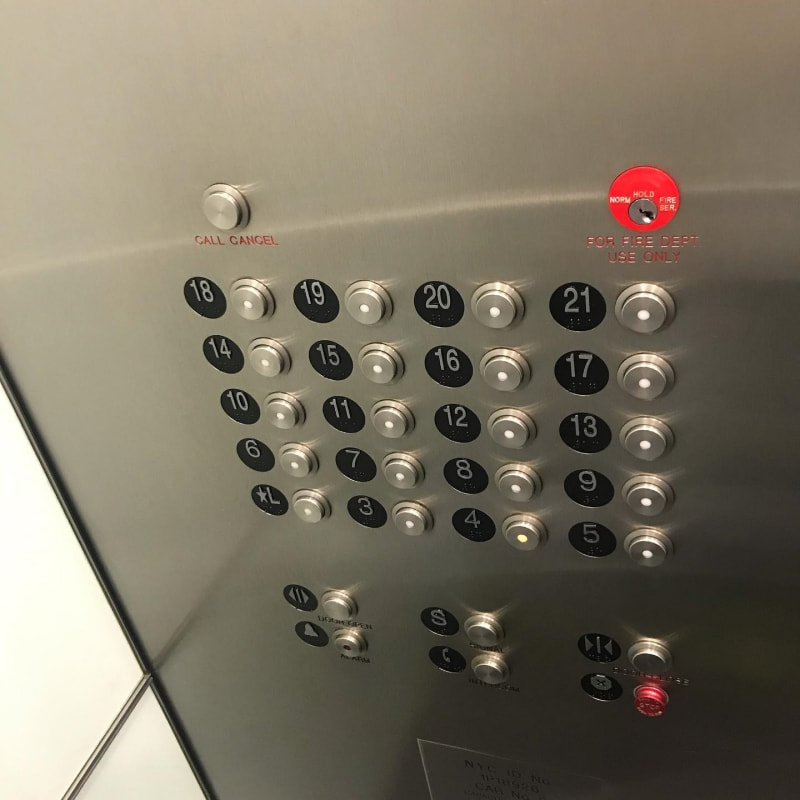 bảng điều khiển thang máy