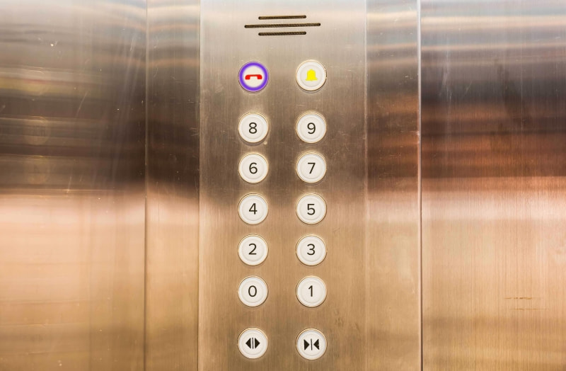 bảng điều khiển thang máy