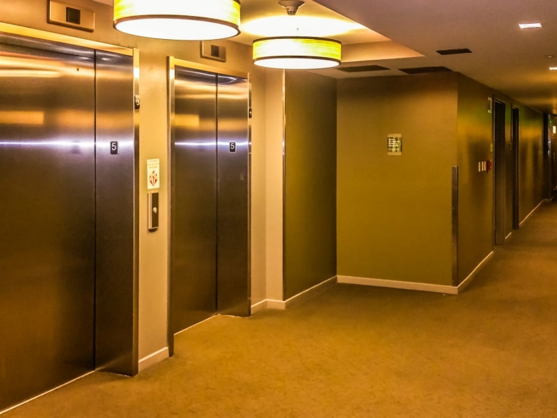 thang may khach san la gi