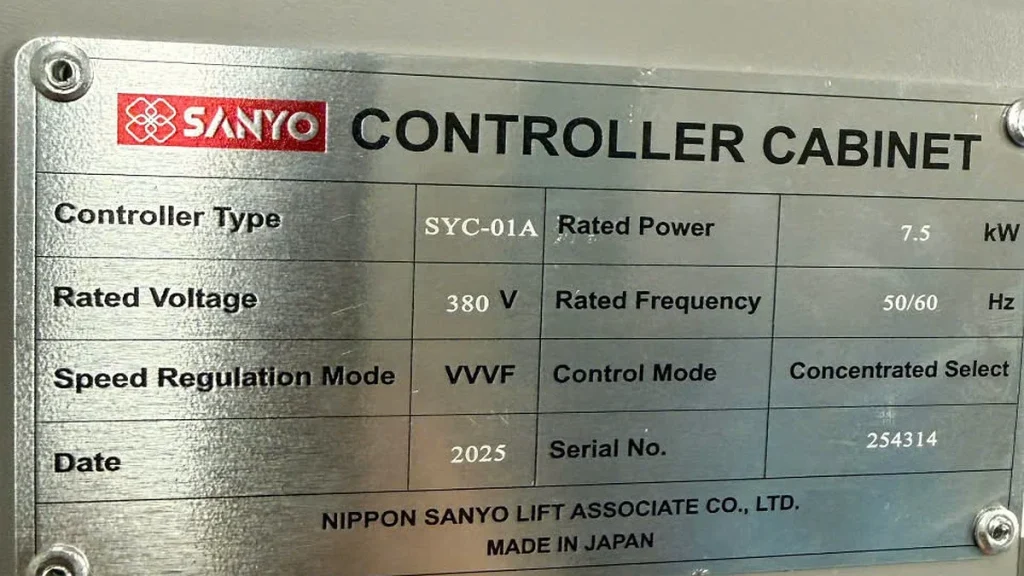 Nameplate tủ điện SANYO Controller Cabinet - thông số kỹ thuật tủ điện thang máy